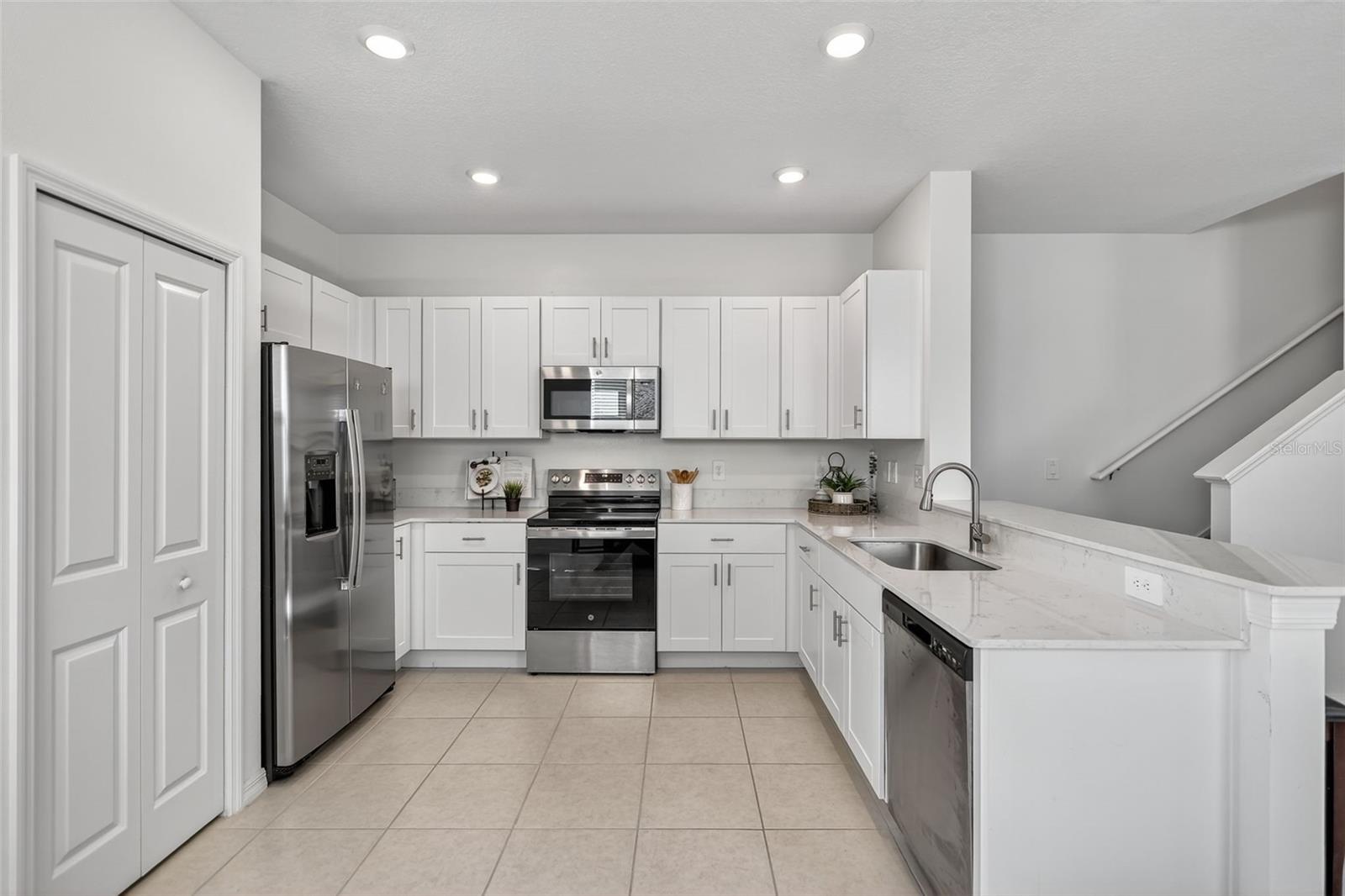 SOUTH SHORE POINTE - Residential