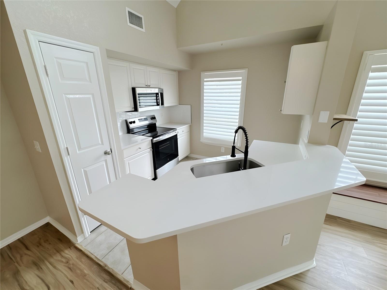 5531 ROSEHILL ROAD 201
