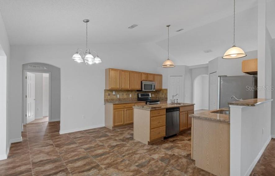 ROYAL HIGHLANDS - Residential
