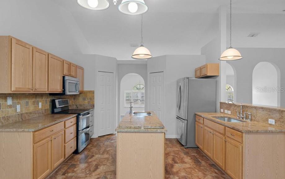 ROYAL HIGHLANDS - Residential