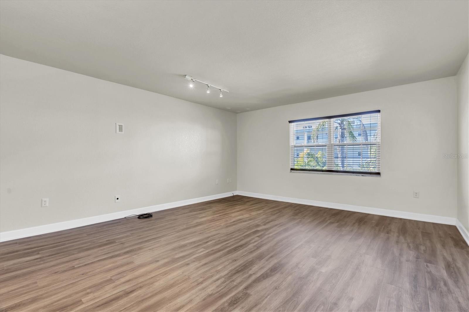 BELLEAIR FOREST - Residential