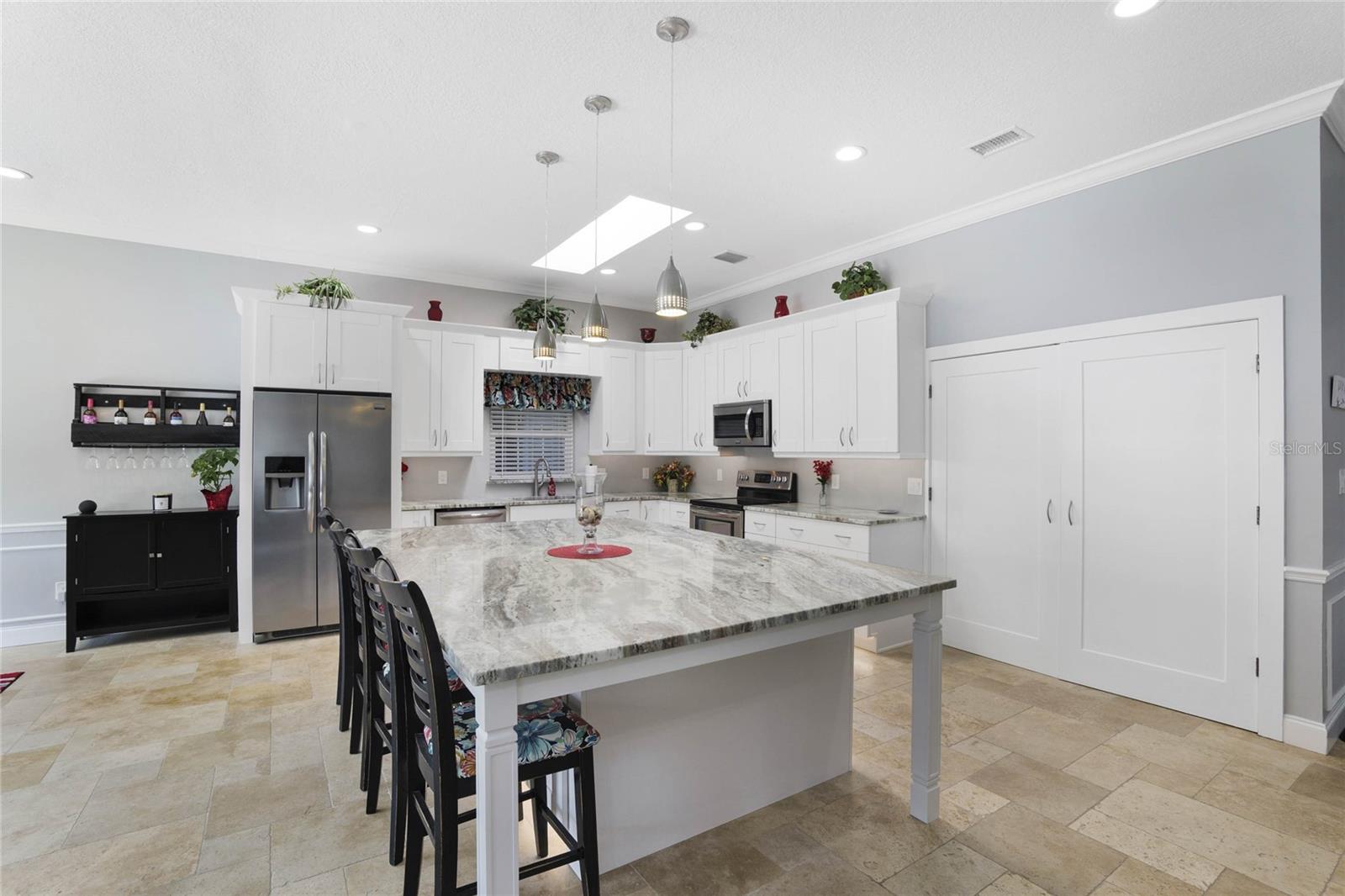 900 SUSSEX CLOSE