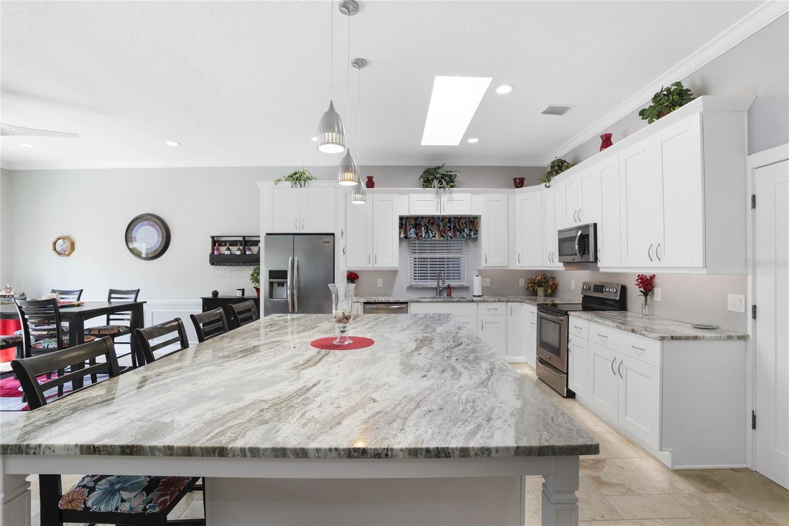 900 SUSSEX CLOSE