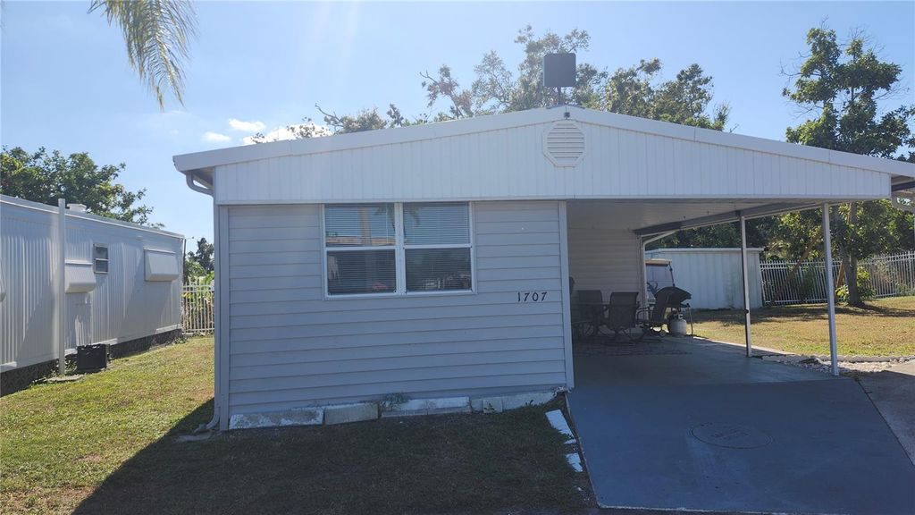 Photo of 1707 28th Avenue Drive W, Bradenton, FL 34205 (MLS # A4672324)