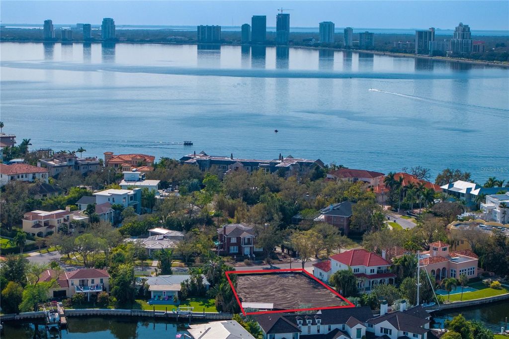 Photo of 18 Bahama Circle, Tampa, FL 33606 (MLS # TB8354312)