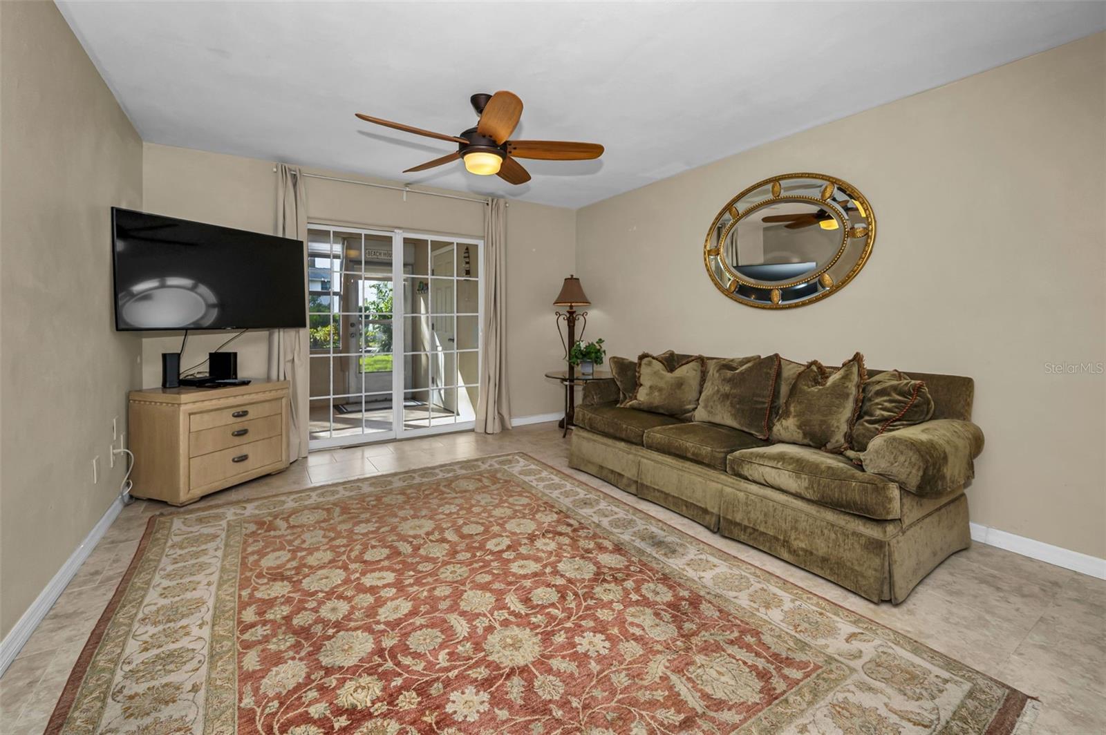 DOUGLAS ARMS - Residential