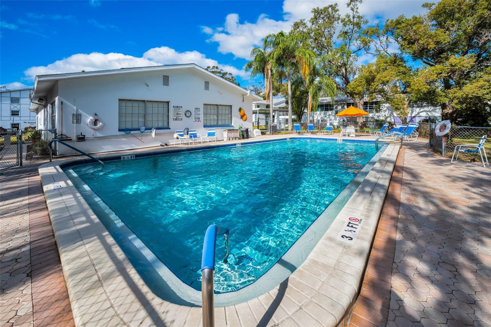 DOUGLAS ARMS - Residential