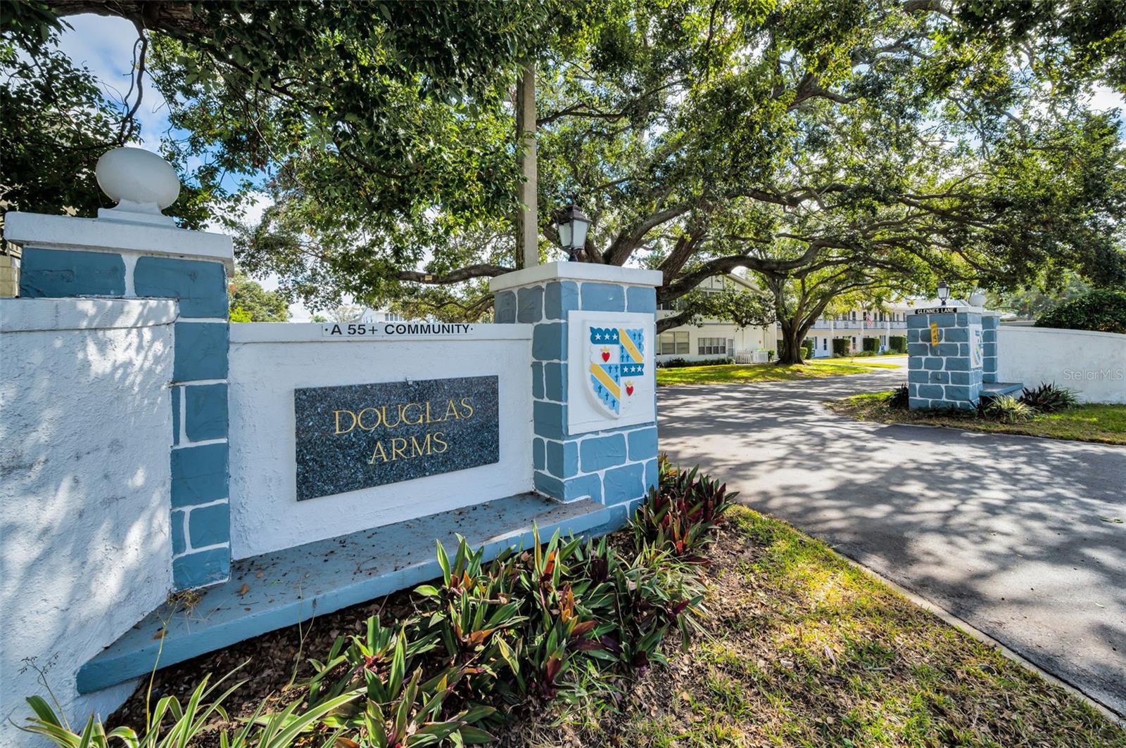 DOUGLAS ARMS - Residential