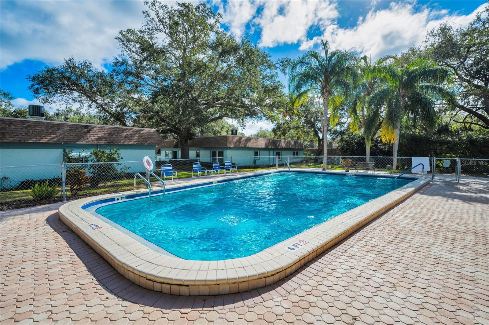 DOUGLAS ARMS - Residential