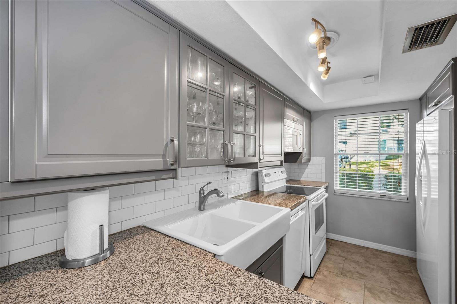 DOUGLAS ARMS - Residential