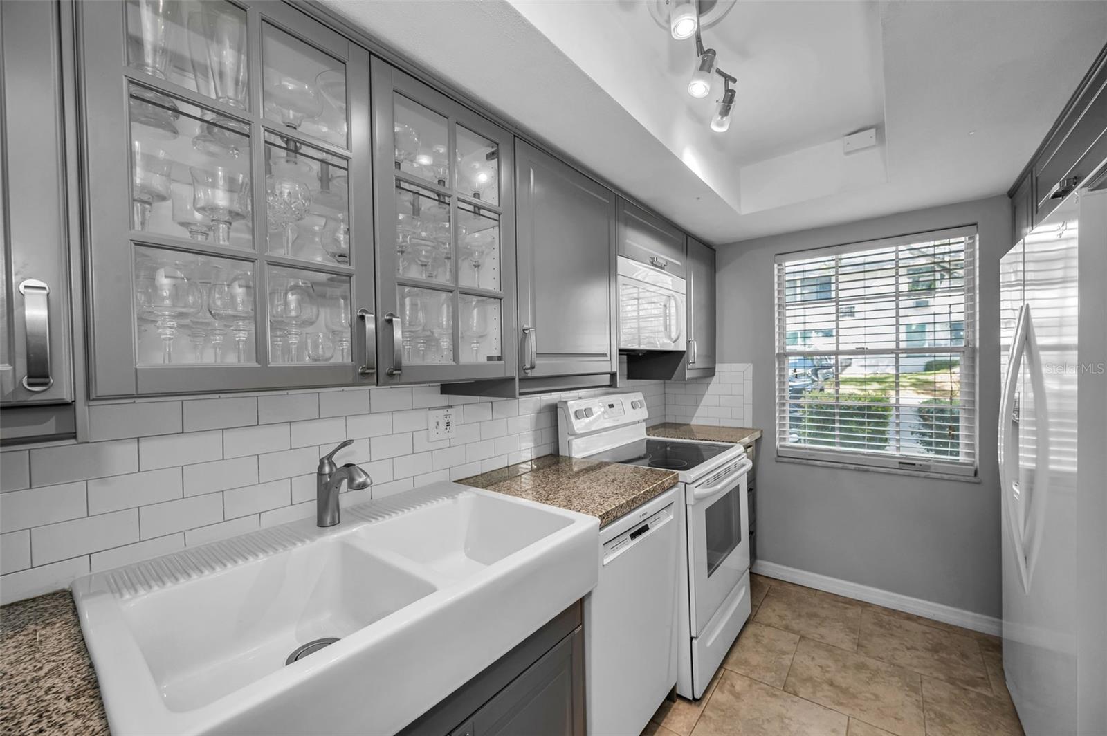 DOUGLAS ARMS - Residential