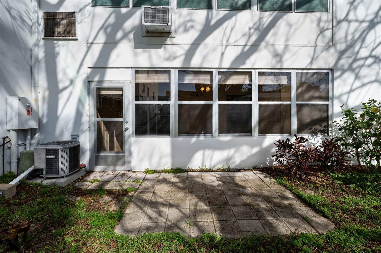 DOUGLAS ARMS - Residential