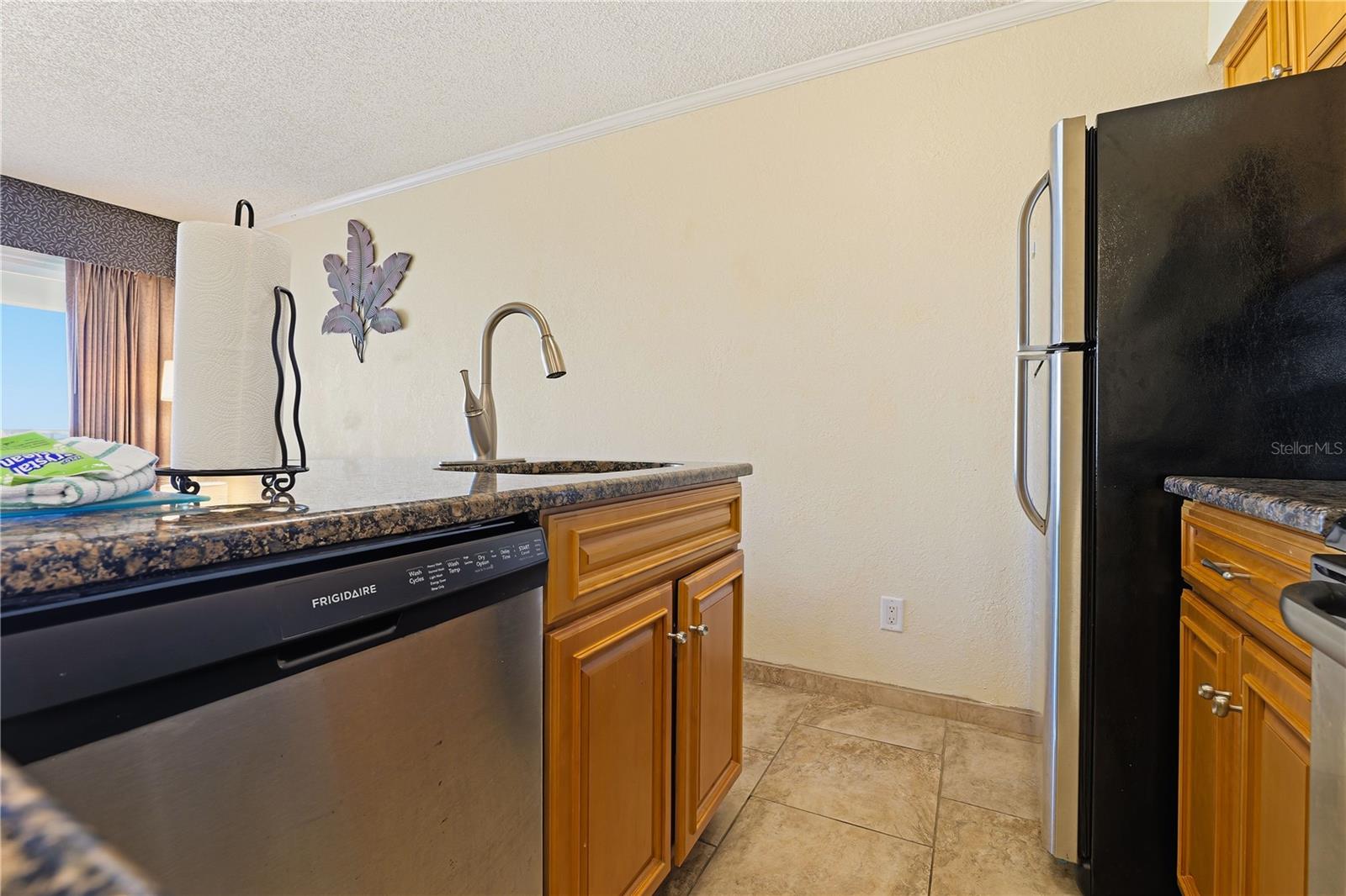 SAILPORT RESORT CONDO ON - Residential