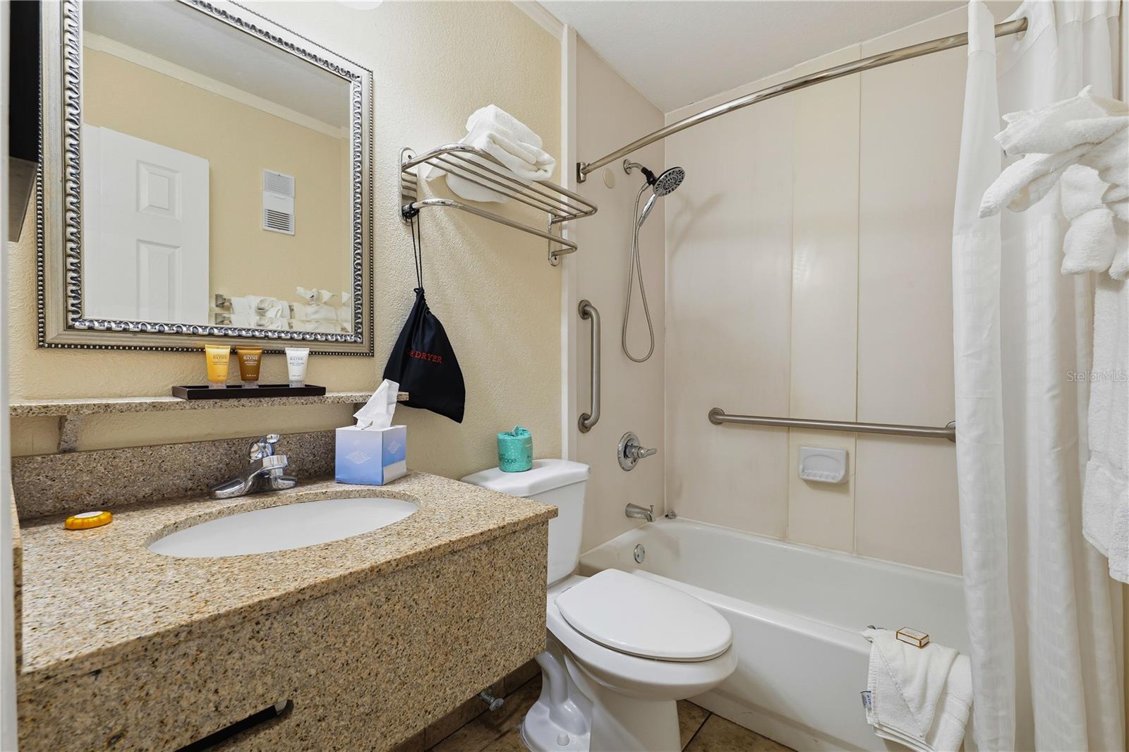 SAILPORT RESORT CONDO ON - Residential