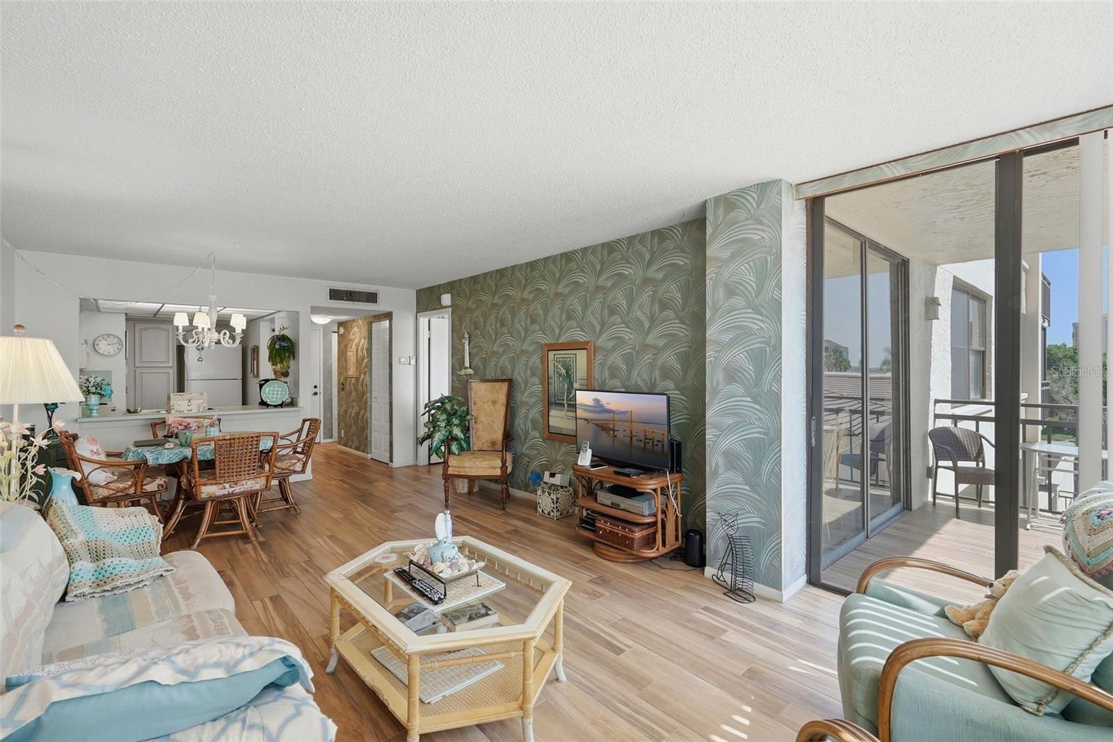 CASA DEL MAR CONDO II - Residential