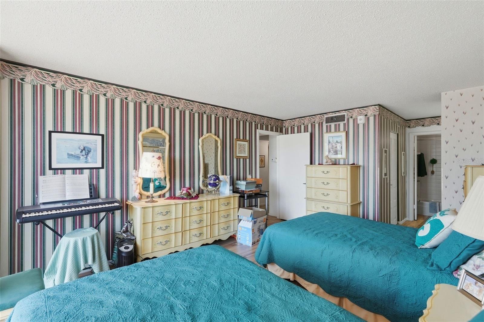 CASA DEL MAR CONDO II - Residential