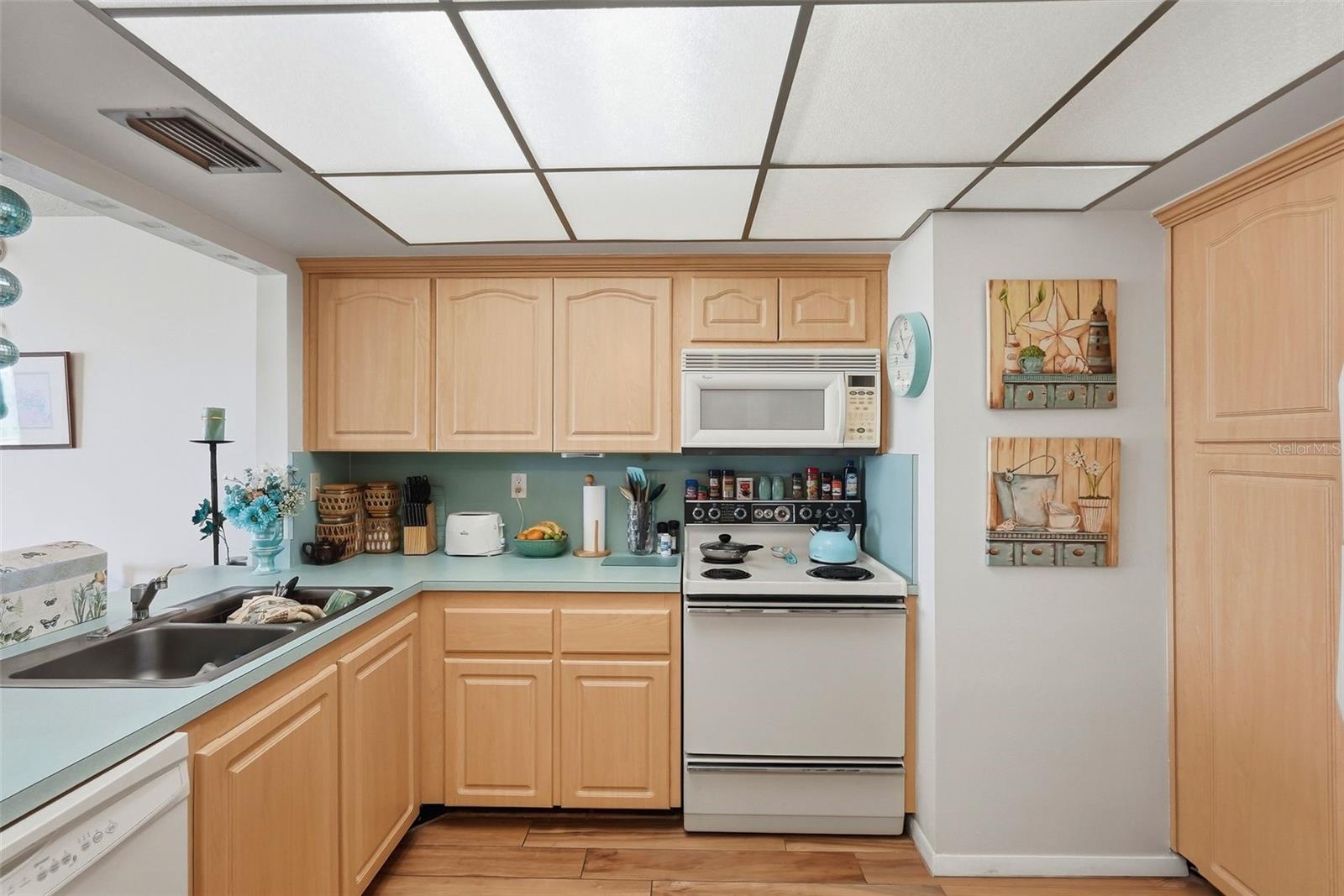 CASA DEL MAR CONDO II - Residential