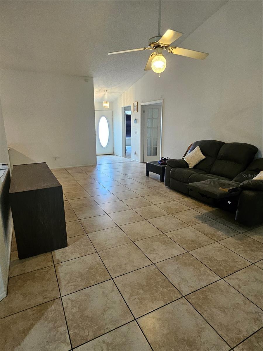 1524 CRAWFORD DRIVE