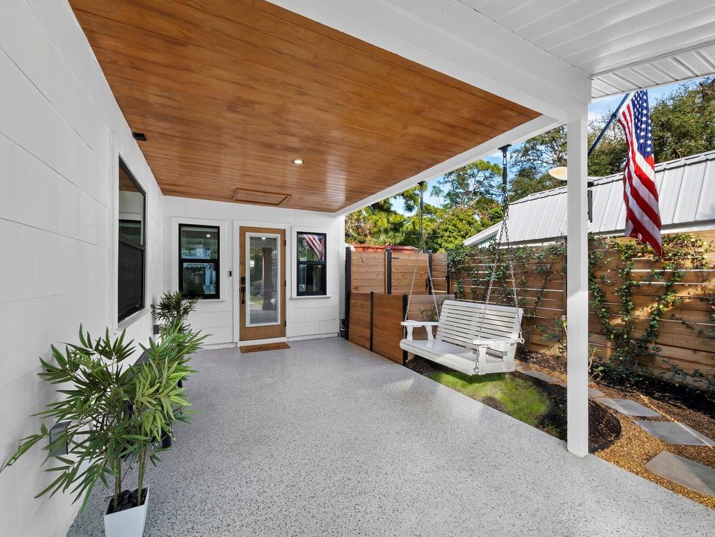 Photo of 2421 Prospect Street, Sarasota, FL 34239 (MLS # A4677367)