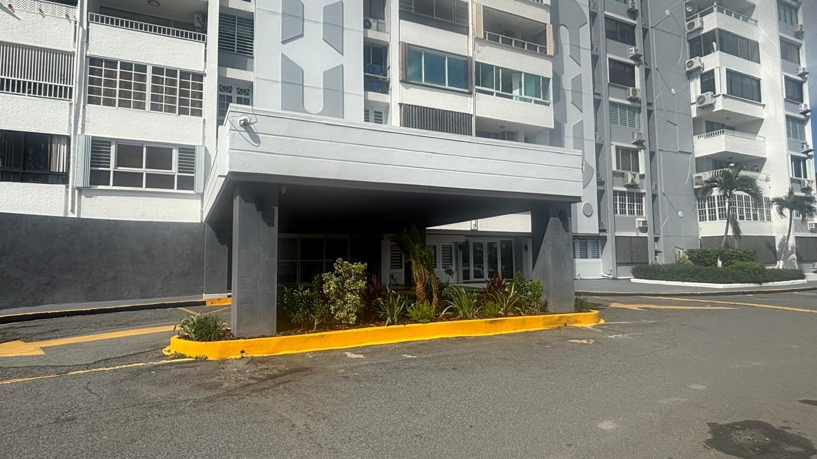 Cond. LAGUNA GARDENS III 4B