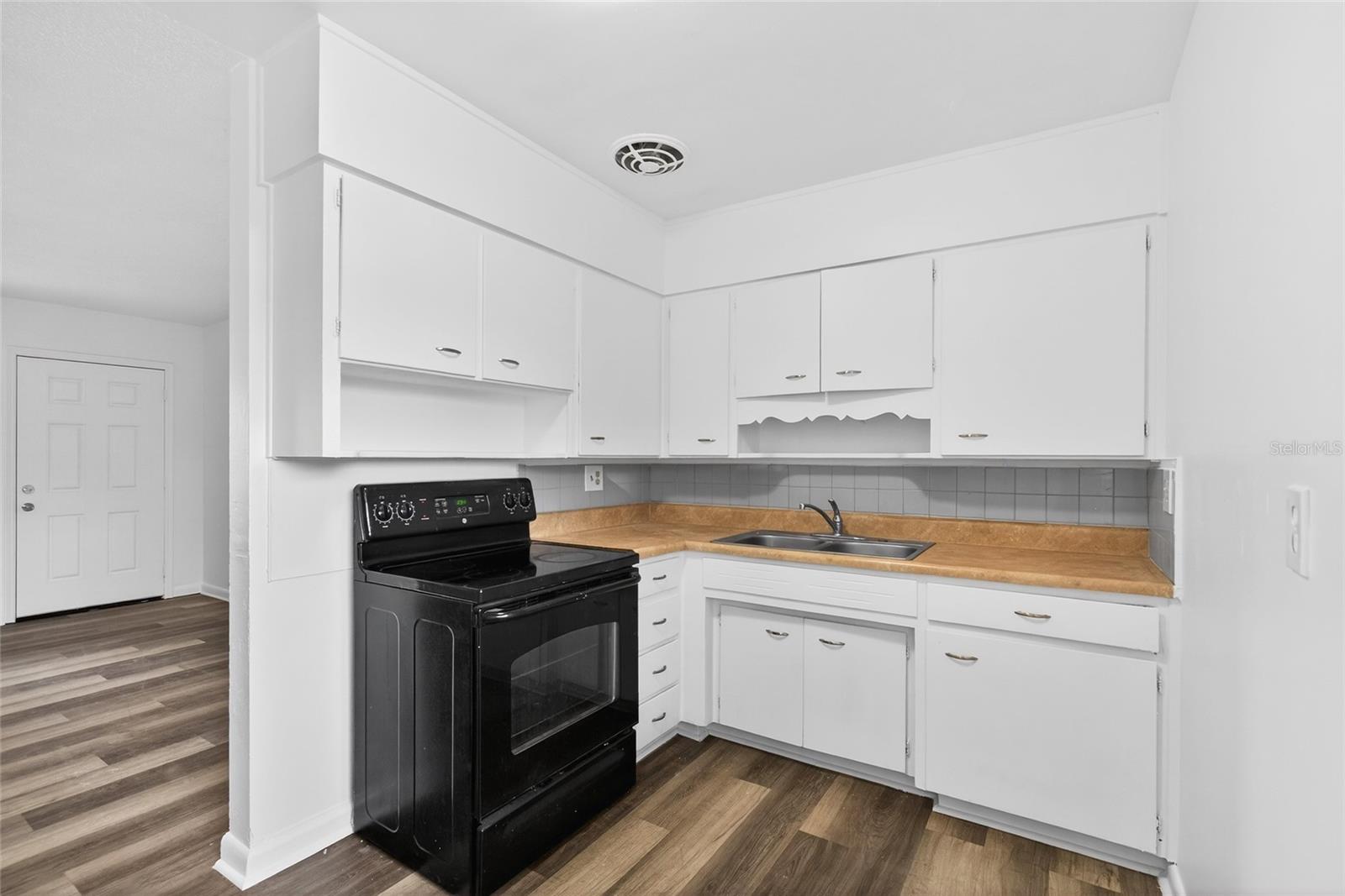 1232 WOODLAND AVENUE