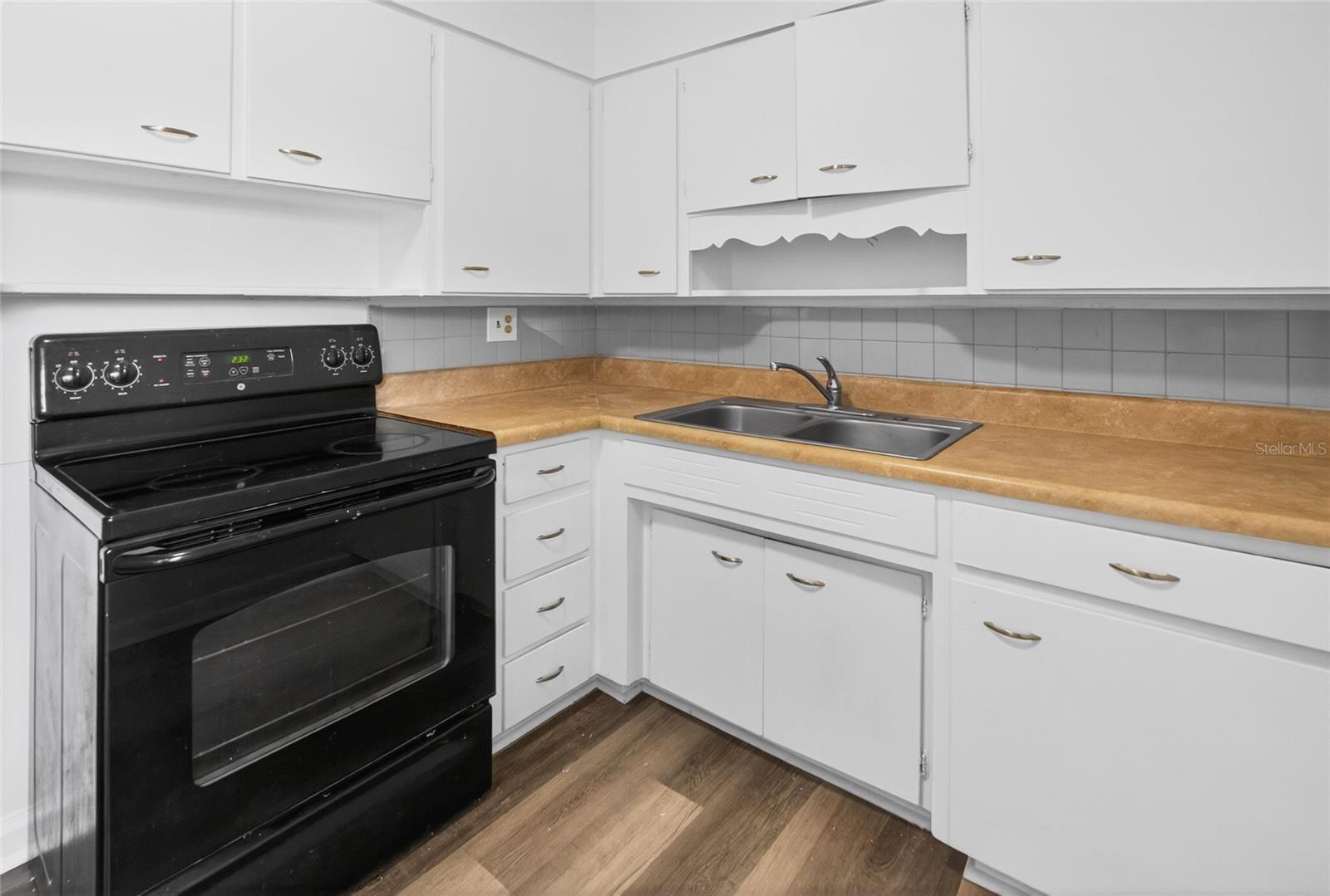 1232 WOODLAND AVENUE