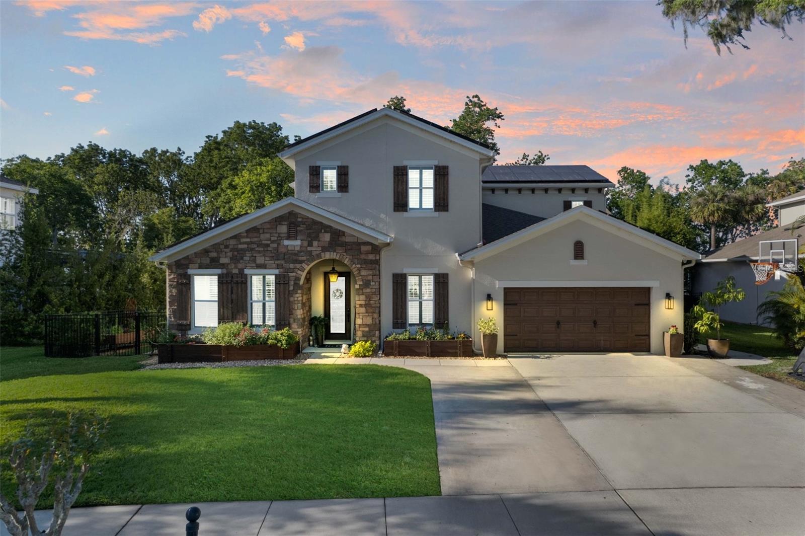 557 LAKE COVE POINTE CIRCLE