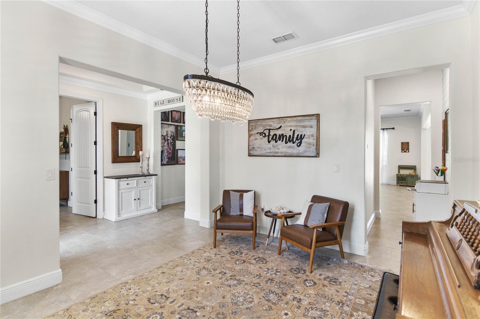 557 LAKE COVE POINTE CIRCLE