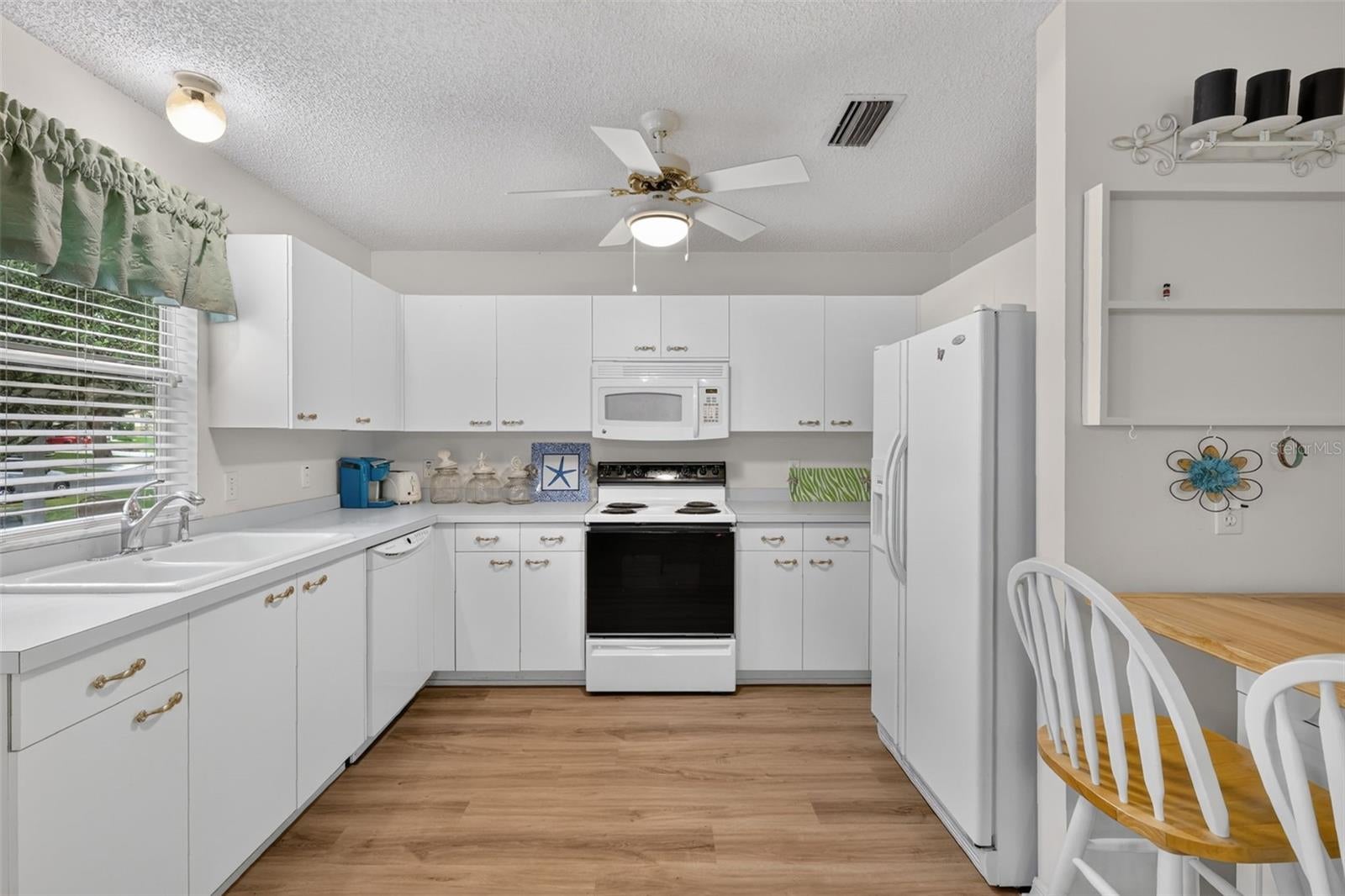1436 W SCHWARTZ BOULEVARD