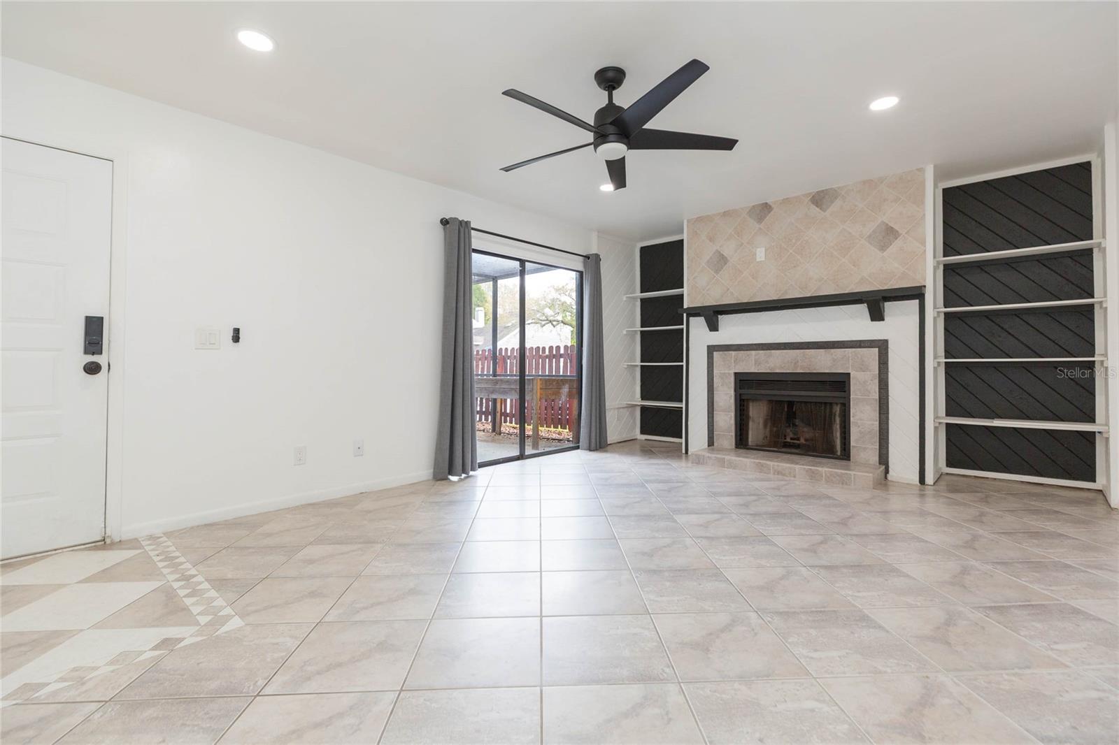 TOWNHOMES OF COUNTRY RUN PH - Residential