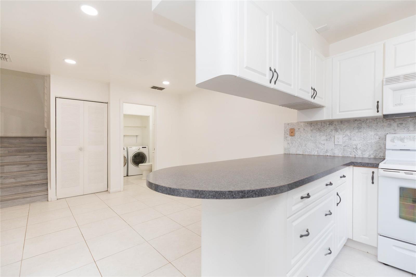 TOWNHOMES OF COUNTRY RUN PH - Residential