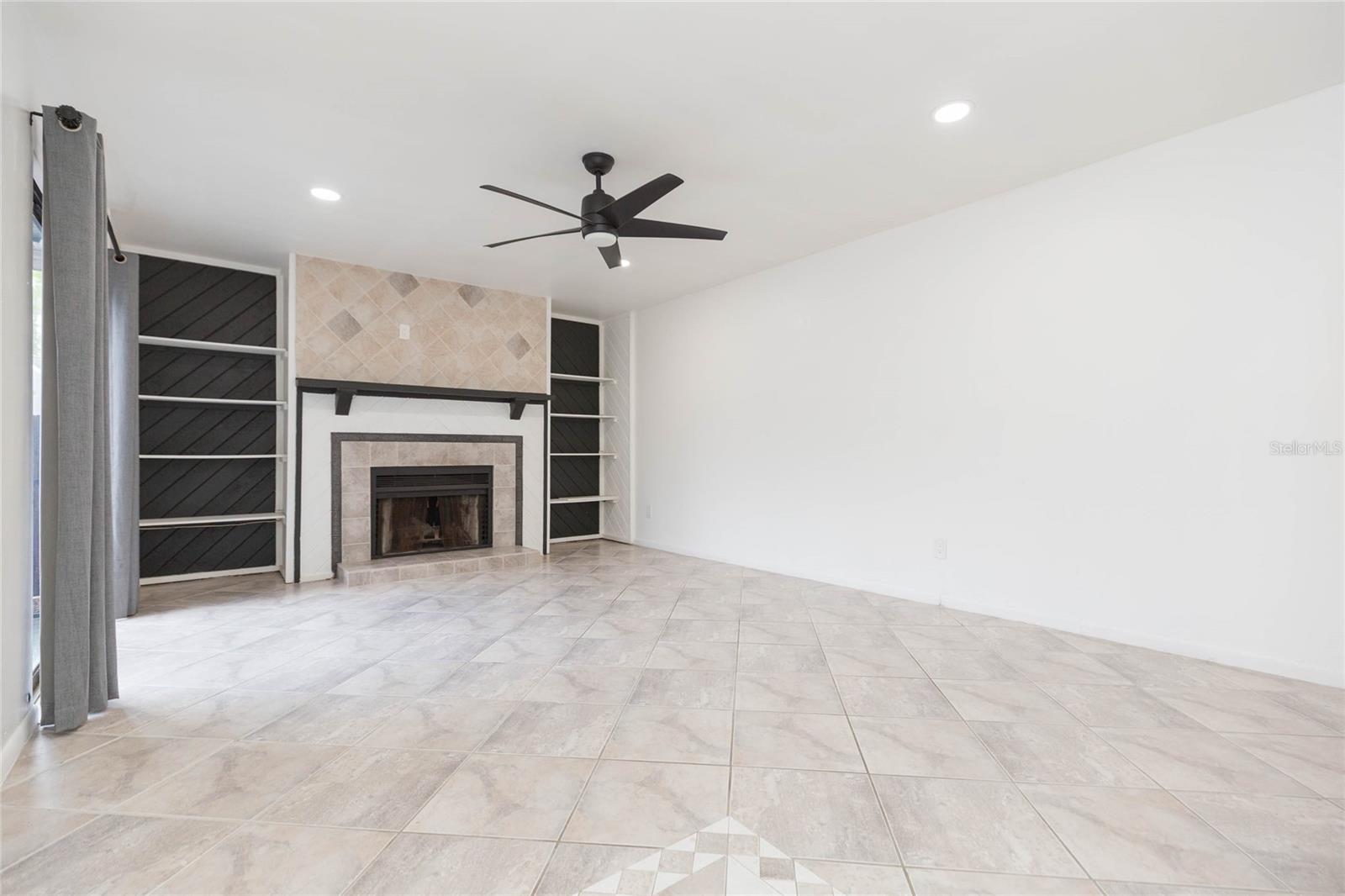 TOWNHOMES OF COUNTRY RUN PH - Residential