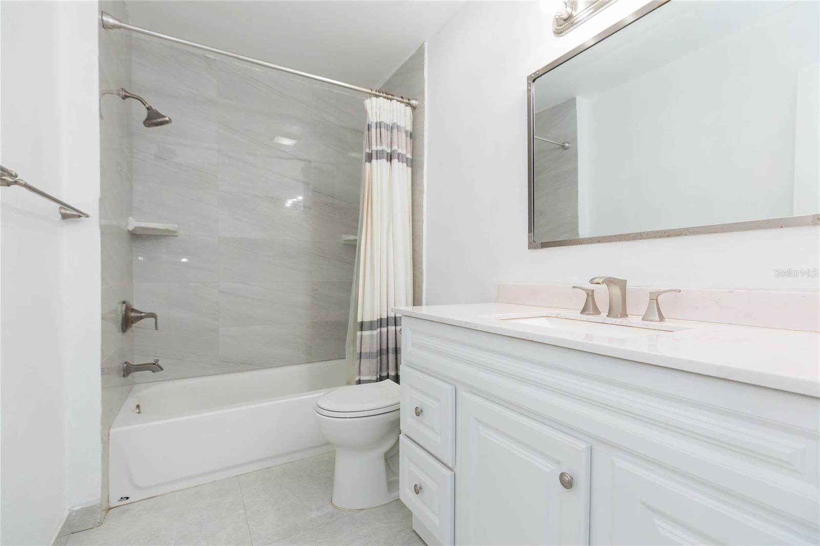 TOWNHOMES OF COUNTRY RUN PH - Residential