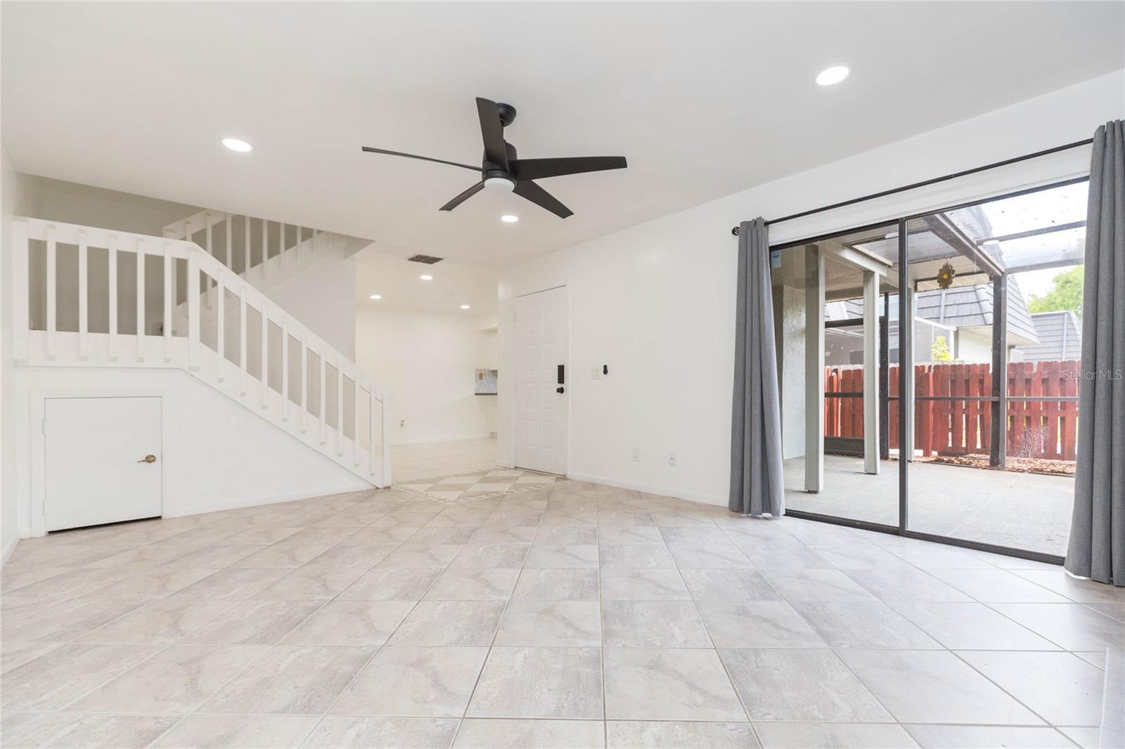 TOWNHOMES OF COUNTRY RUN PH - Residential