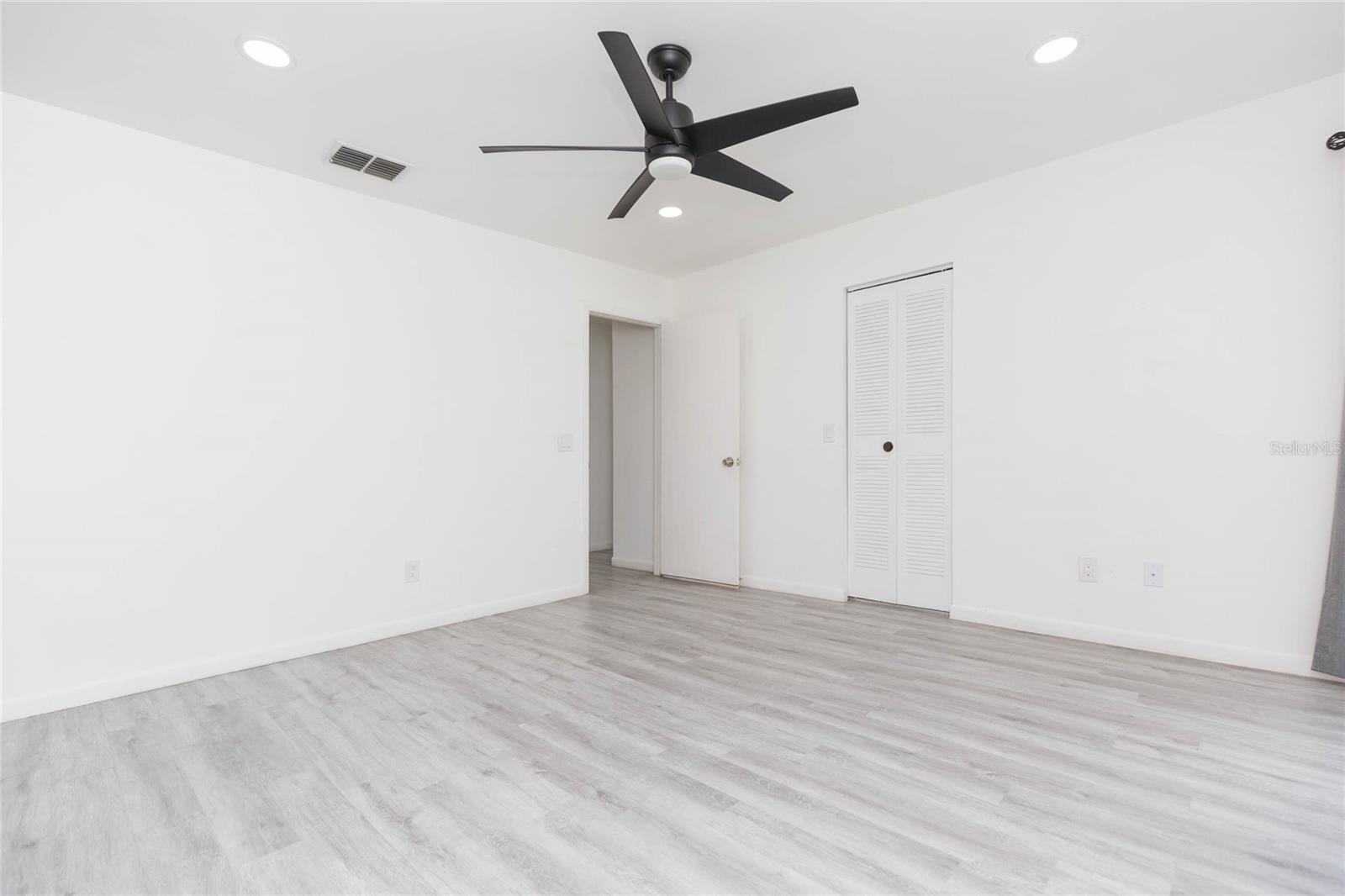 TOWNHOMES OF COUNTRY RUN PH - Residential