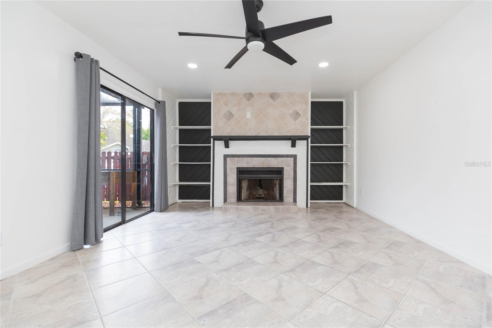 TOWNHOMES OF COUNTRY RUN PH - Residential