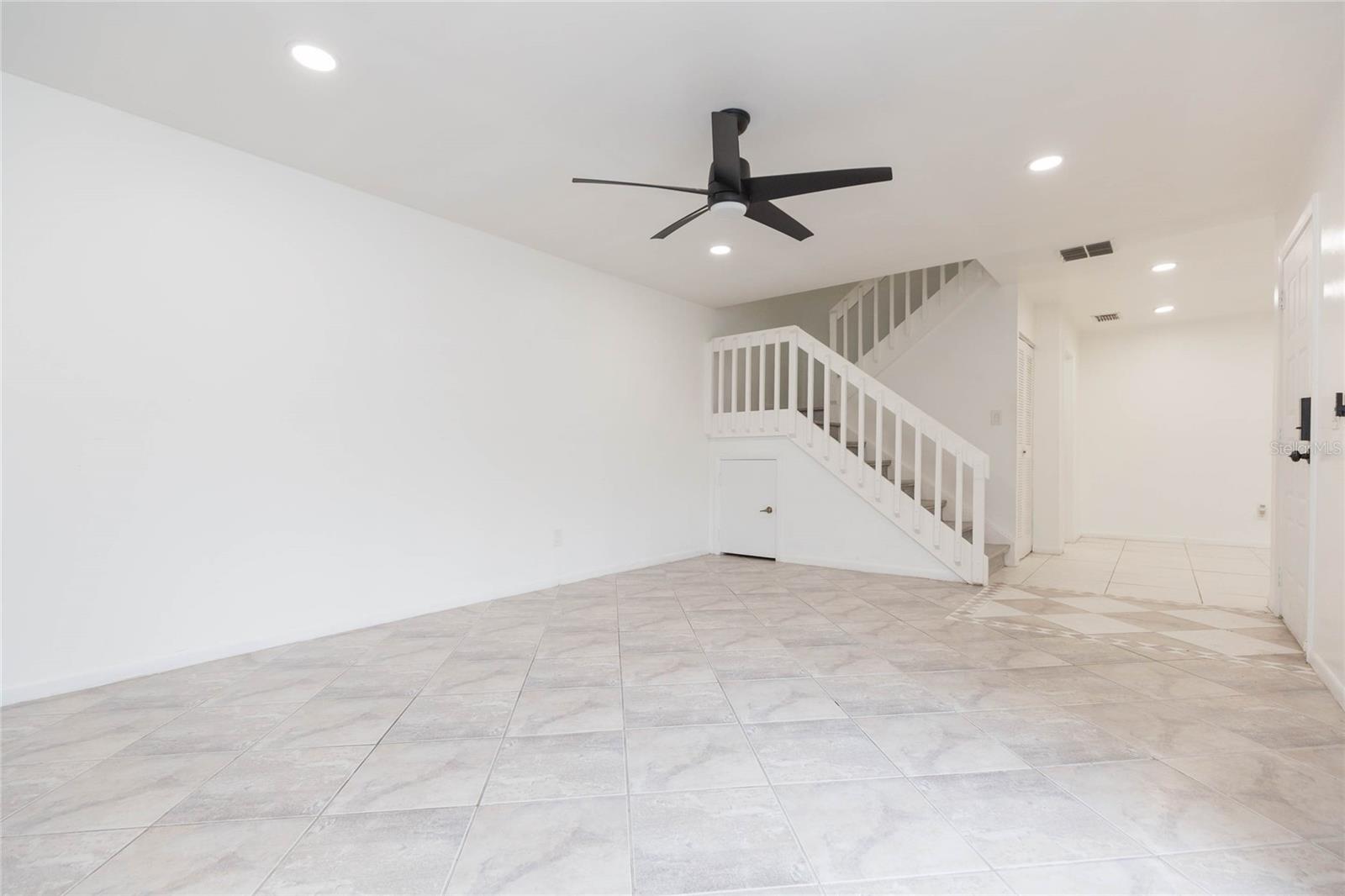 TOWNHOMES OF COUNTRY RUN PH - Residential