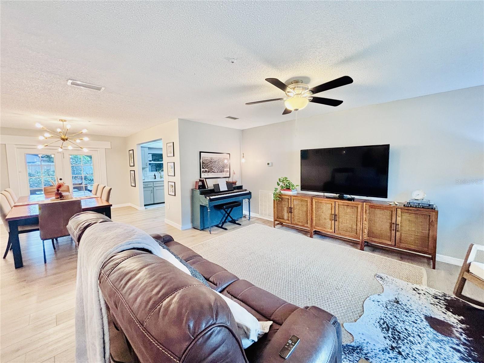 COUNTRY CLUB HEIGHTS - Residential