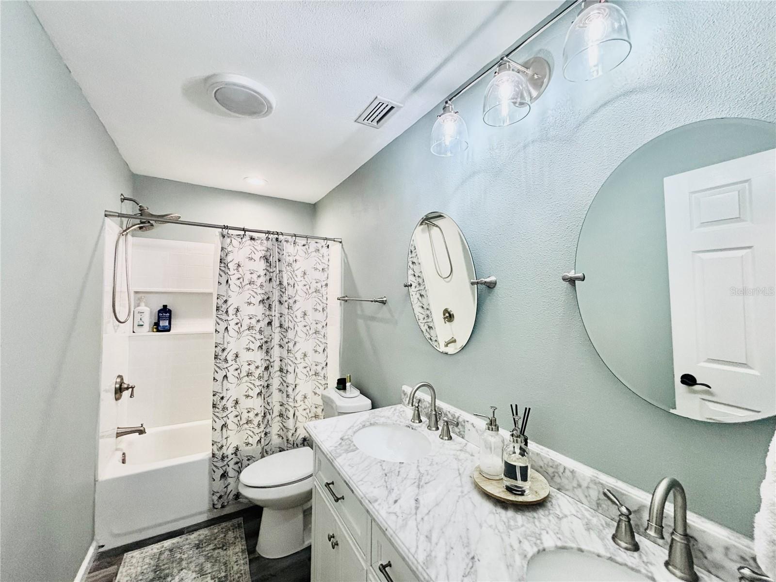 COUNTRY CLUB HEIGHTS - Residential