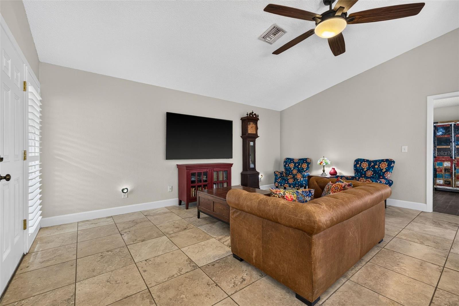 495 ST TROPEZ CIRCLE NE
