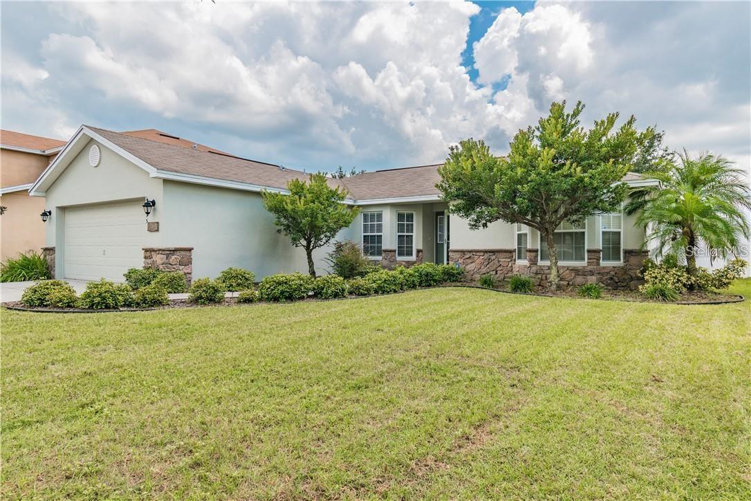 3 Bedroom 2 bath in the popular Ayersworth Glen Community, great location convenient to Tampa, St Petersburg, Brandon and Sarasota Community offers a clubhouse,fitness center, playground, basketball and pool. Good primary or investment.