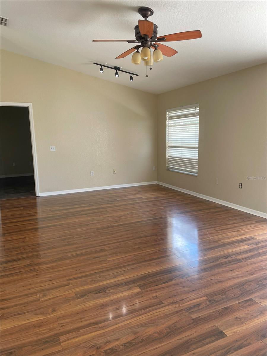 AYERSWORTH GLEN - Residential