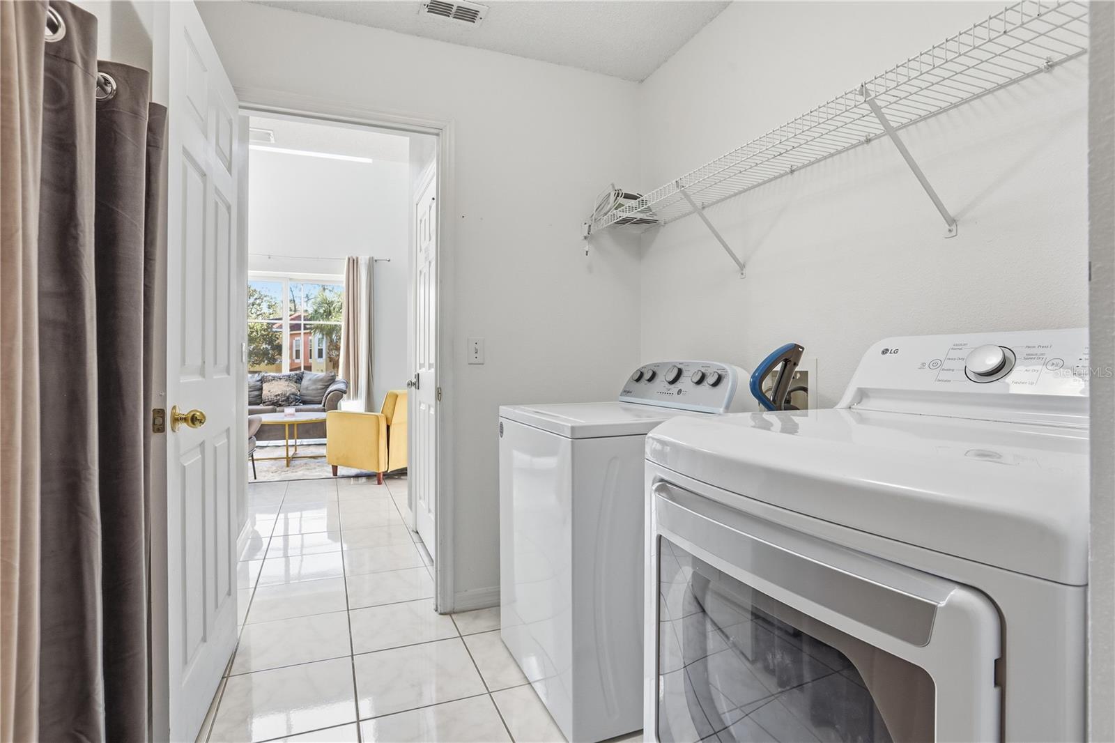 EMERALD ISLAND RESORT PH 1 - Residential