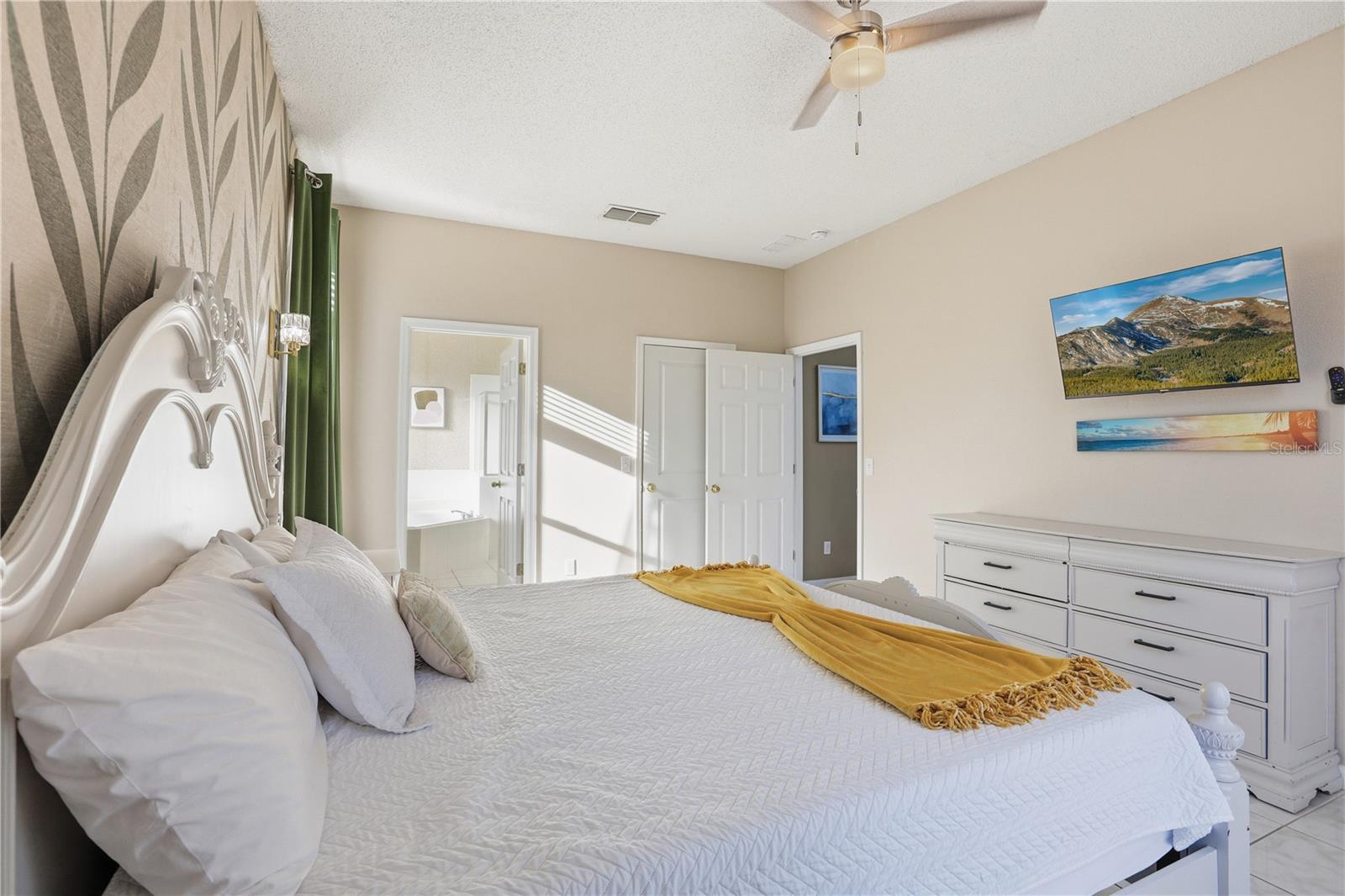 EMERALD ISLAND RESORT PH 1 - Residential