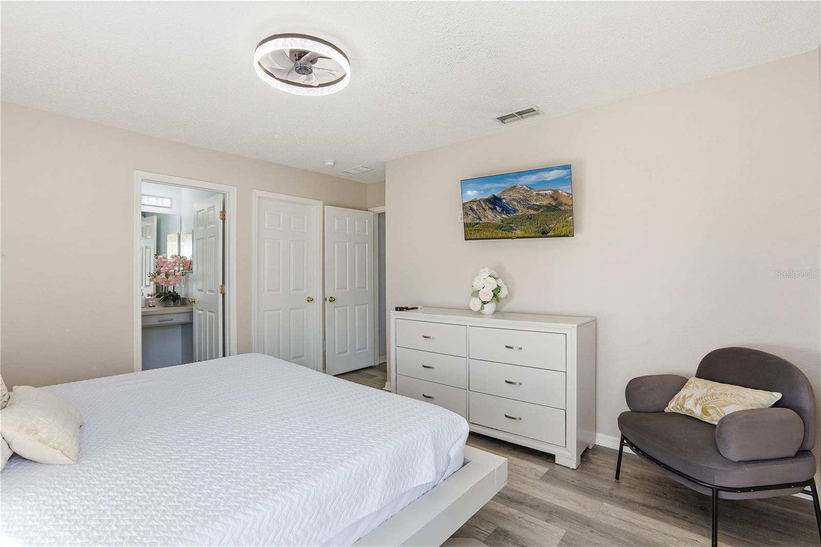 EMERALD ISLAND RESORT PH 1 - Residential