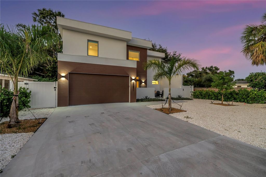 Photo of 2065 Goldenrod Street, Sarasota, FL 34239 (MLS # A4656340)