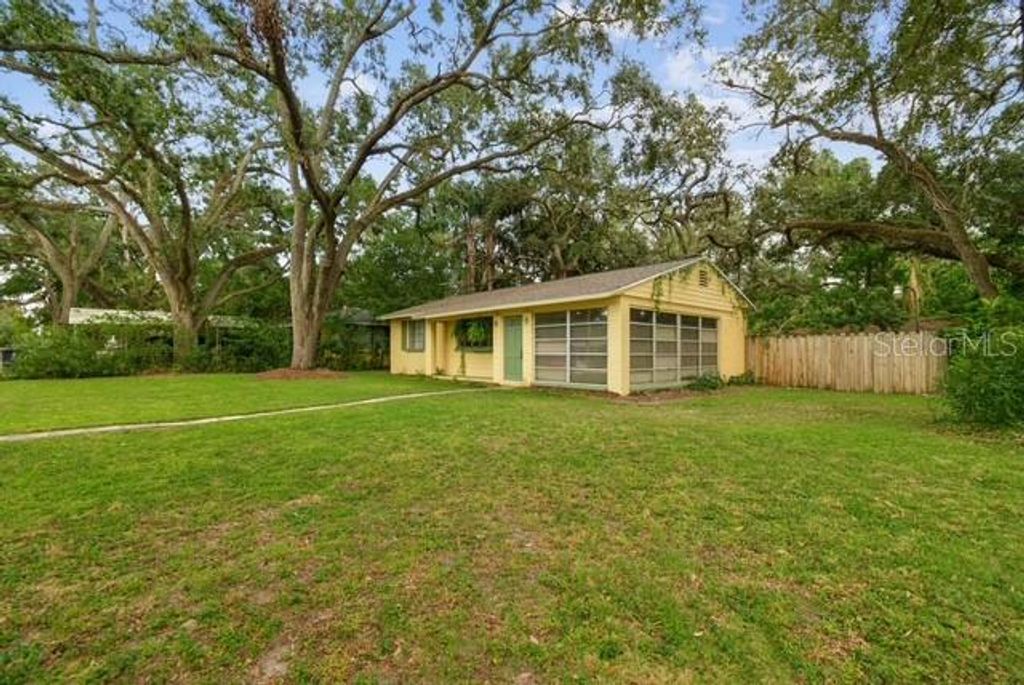 Photo of 1001 E Fern Street, Tampa, FL 33604 (MLS # TB8435046)