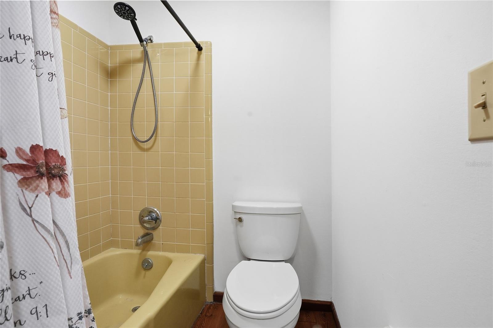 DOGWOOD ESTS 1 PB 64 PG 5 - Residential