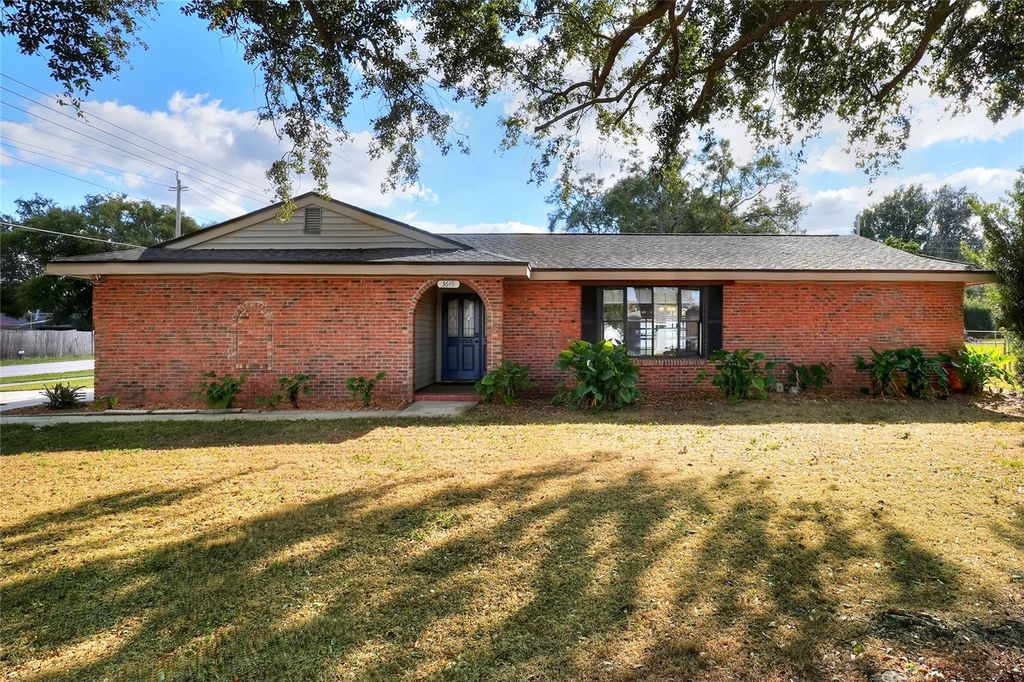 Photo of 3649 Dogwood Place, Lakeland, FL 33813 (MLS # L4957932)