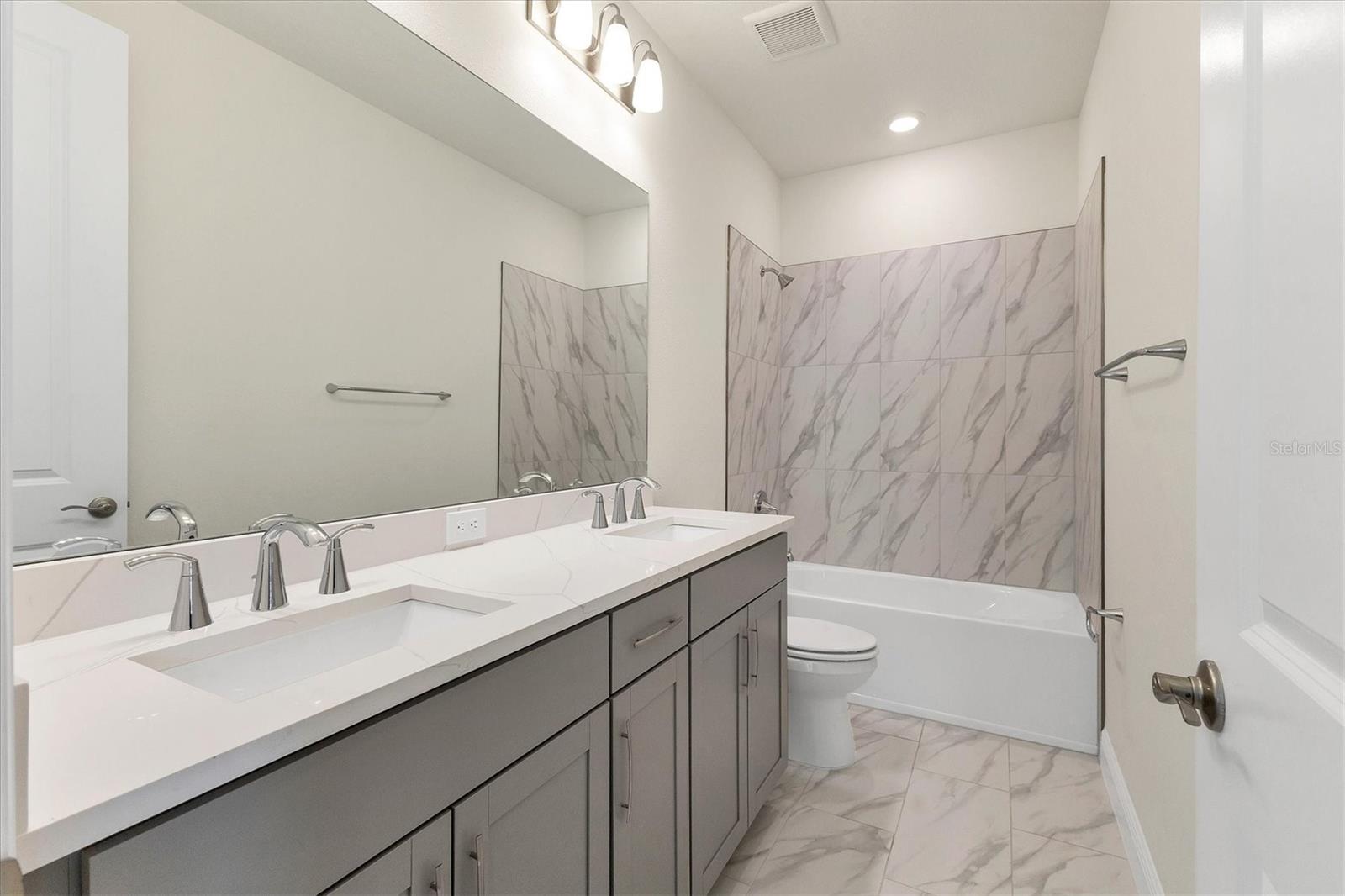 BUNGALOW WALK LAKEWOOD RANCH N - Residential Lease